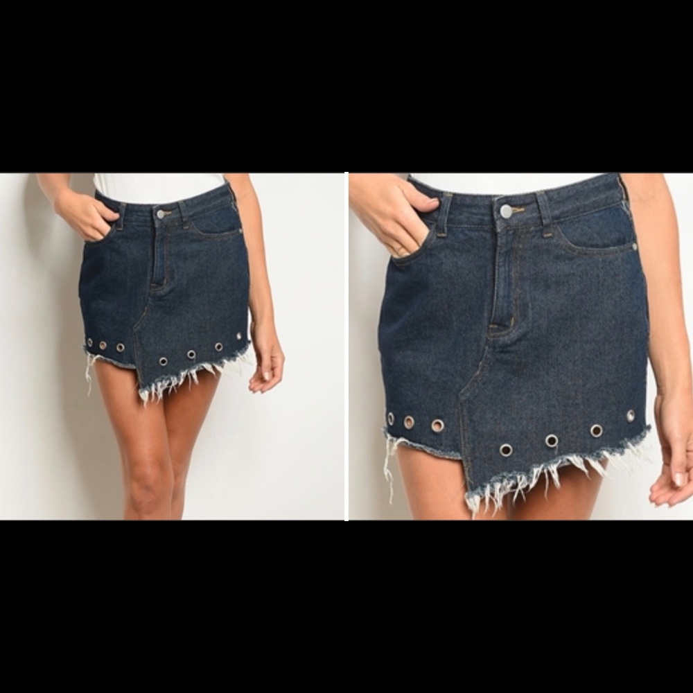 TRENDY Denim Mini Skirt Distressed & with Grommets - Picture 3 of 4